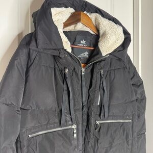 Orolay Women's Black Hooded Puffer Coat Sherpa Lined Winter‎ Warm Long Jacket Sm
